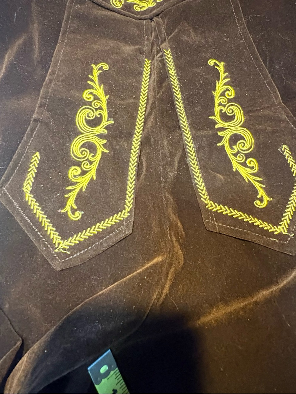 pair of women’s traditional brown German Lederhosen - Picture 3 of 11